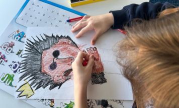 Kunstprojekt mit Schülern in der Bibliothek Grieskirchen