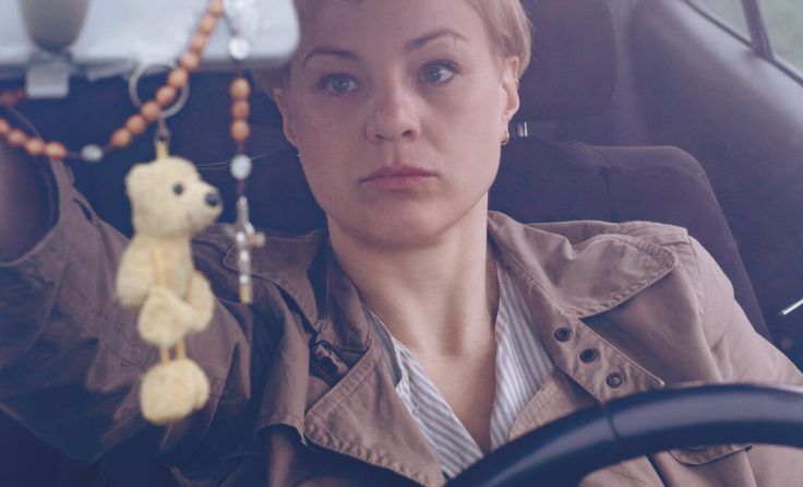 Kabarettistin Maria Muhar kommt in den Spielraum. (Foto: Apollonia T. Bitzan)