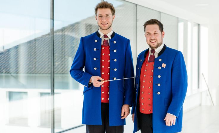 Kapellmeister Andreas Steiner (l.) mit Ehrenkapellmeister Patrick Gruber (Foto: Michaela Illecker)