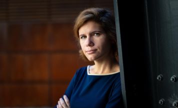 Bibliothek Grieskirchen: Ingrid Brodnig und das Feindbild Frau