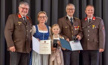 Peuerbacher Medizinalrat Alfons Orthofer mit goldener Ehrennadel geehrt