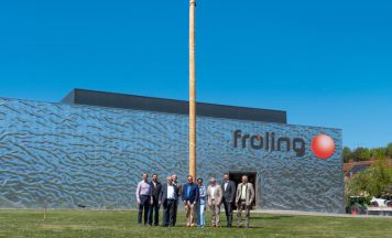 Maibaum bei der Firma Fröling in Grieskirchen