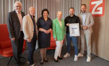 Benita Ferrero-Waldner besucht Zaunergroup in Wallern