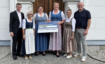 Samareiner Goldhauben unterstützen Evangelische Pfarrgemeinde Wallern