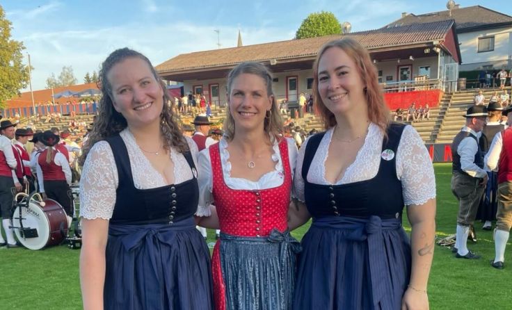 Der Frühschoppen wird im Schulhof gefeiert. (Foto: MMK Pram)