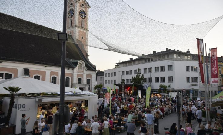 Der Kirchenplatz verwandelt sich in eine Open-Air-Bühne. (Foto: Stadtgemeinde Grieskirchen)