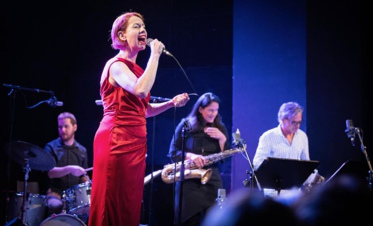 Katrin Weber mit Band (Foto: Anna Stöcher)