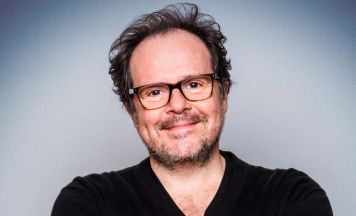 Thomas Mraz gastiert mit Solo-Kabarett in Schlüßlberg