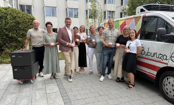 Eis für die Bewohner und das Team des Altenheimes (Foto: Stadtgemeinde Eferding)