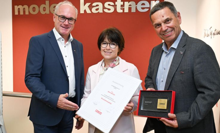 Überreichung (v. l.): Günther Baschinger, Doris Kastner udn Hans Moser (Foto: Andreas Maringer)