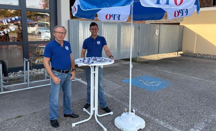 Bezirksparteiobmann Wolfgang Klinger (l.) (Foto: FPÖ GR/EF)