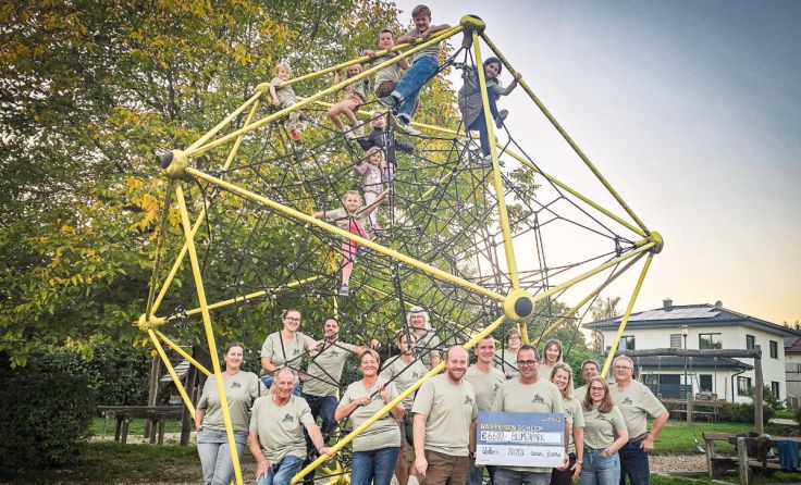 6.600 Euro wurden für neuie Attraktionen im Blumenpark gespendet. (Foto: Marktgemeinde Wallern)