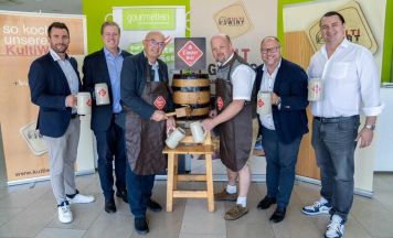 Neues KULT-Herbstbräu bei Gourmetfein in Michaelnbach vorgestellt