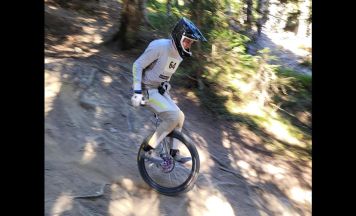 Gallspacher Johannes Baumkirchner gewinnt Einrad-Downhill