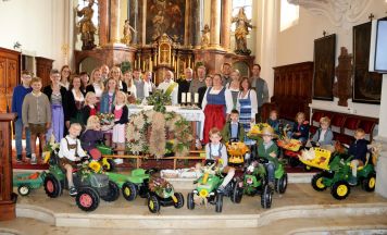 Erntedankopfer in Hofkirchen unterstützt Kindergarten und Pfarrheim