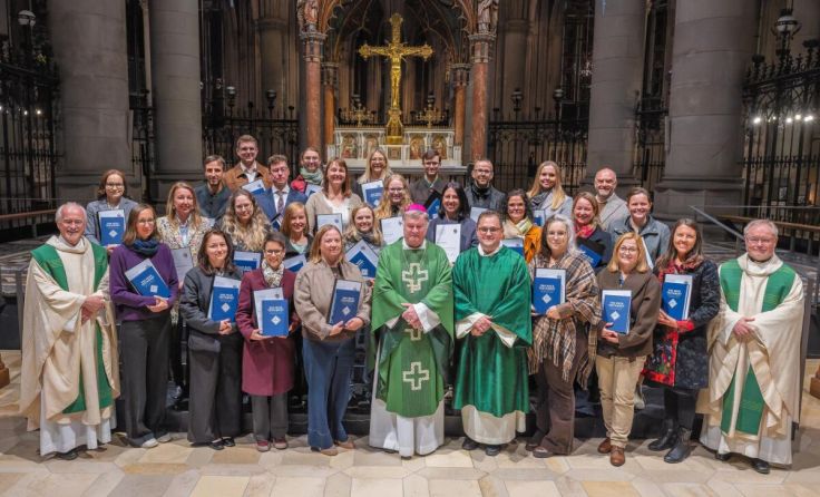 Gruppenfoto mit den neuen Religionslehrern (Foto: Diözese Linz / Jack Haijes)