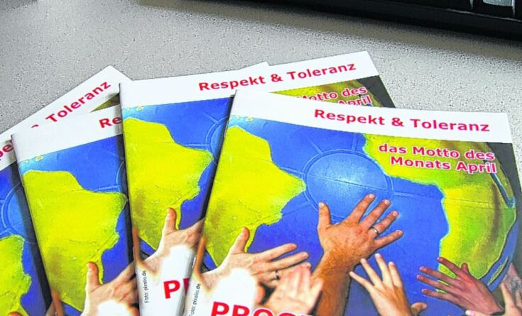 Die Folder liegen beispielsweise im Rathaus auf 