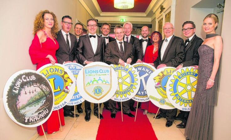 Im Dienst der guten Sache am Welser Stadtball