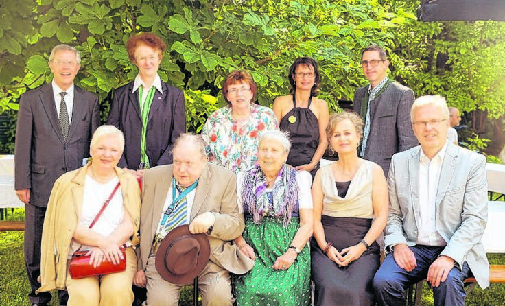 Ehrengäste, aktuelle Mitarbeiter und auch Gründungsmitglieder