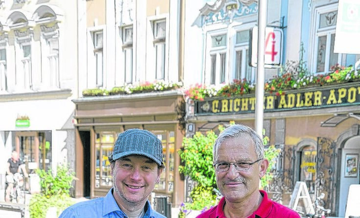 Peter Schierl und Franz Kirchgatterer auf dem Welser Stadtplatz