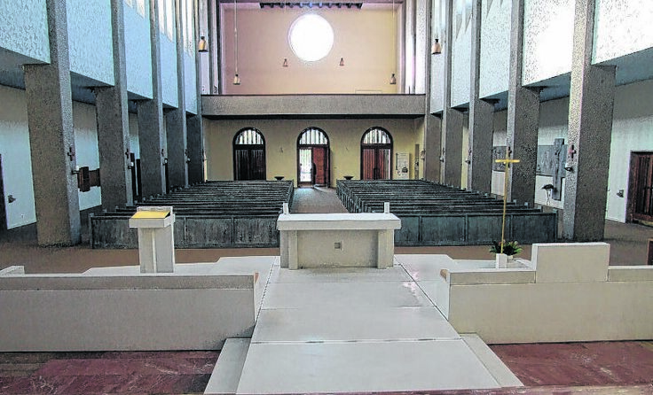 Viel heller präsentiert sich der neue Innenraum in der Vogelweider Kirche.