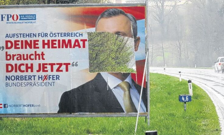 Norbert Hofer ist seit einem Vandalenakt gesichtslos neben der B138. Foto: FPÖ