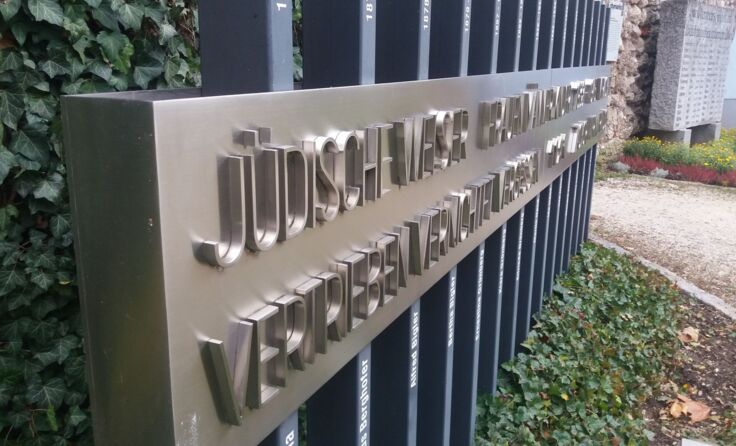 Das Denkmal für die jüdischen Opfer im Welser Pollheimerpark.