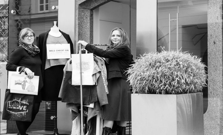 Die beiden Masterminds hinter dem Projekt und vor dem Hotel Foto: Stefan Voga