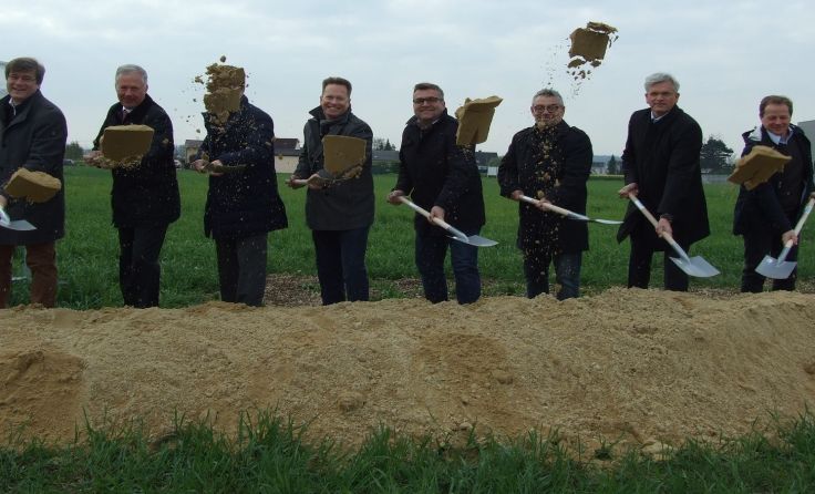 Gekonnt setzten die Verantwortlichen die Spaten ein.