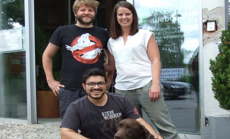 Ahmed Al Yasiri mit den Faber´s (Peritus Webdesign) und Firmenhund Einstein