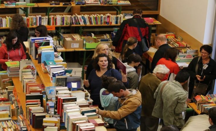 Die Bücherabteilung ist immer eine beliebte Station bei einem Flohmarkt. 