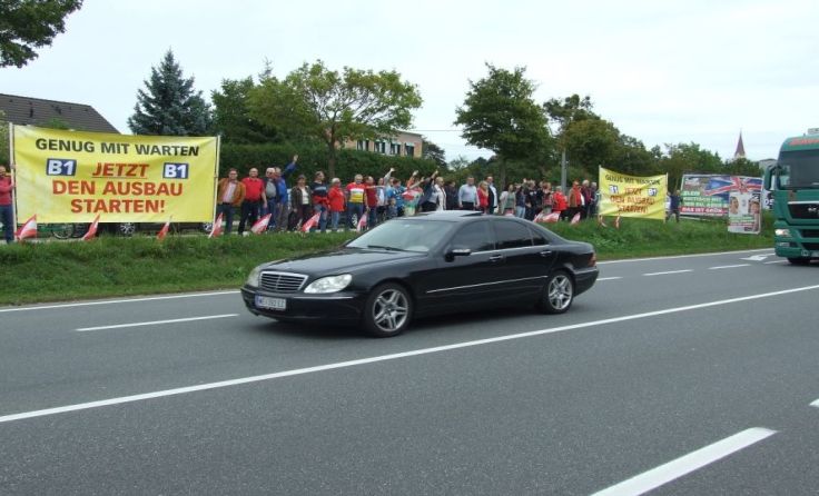 Demo neben der Bundestraße mit einer klaren Ansage