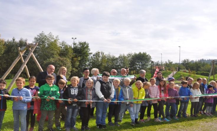 Gemeinsame eröffnete die Kinder, Politik und Agenda 21-Teilnehmer den Park.
