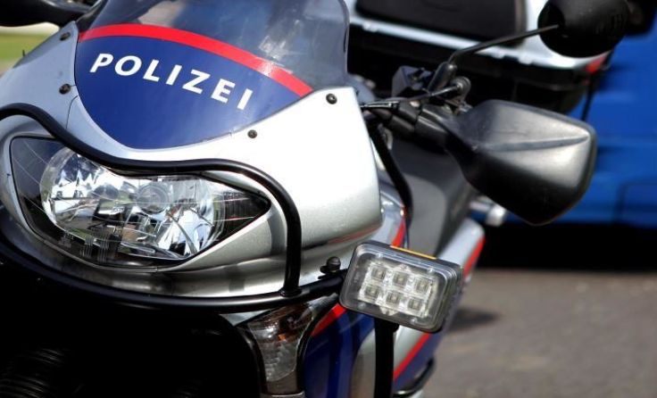 Die Polizei kontrollierte in Edt LKW-Lenker. Symbolbild: Weihbold