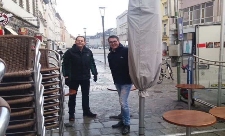 Peter und Michael Hoffmann bei der Arbeit.