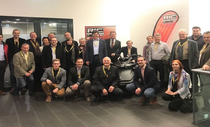 Gruppenfoto bei BRP Rotax