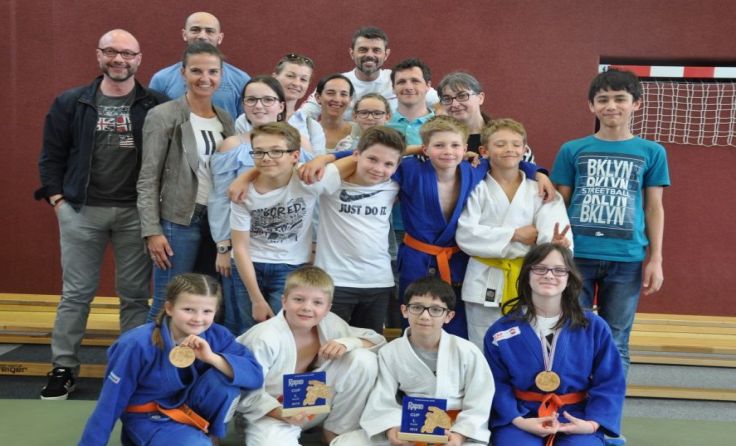 Die U12 Nachwuchs-Multis mit ihren Eltern beim Rapso Cup in Alkoven.