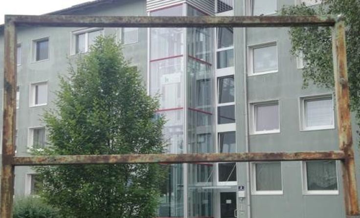 Still rostet diese Hinweistafel so vor sich hin.