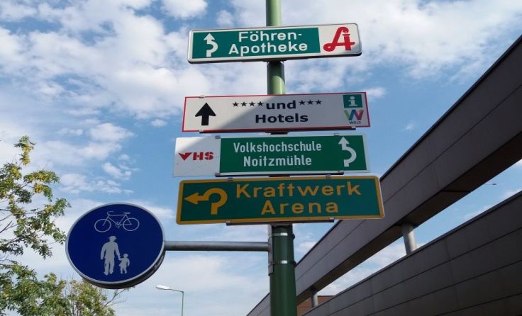 Die Kraftwerk-Arena heißt jetzt anders. Der Tafel ist dies egal....