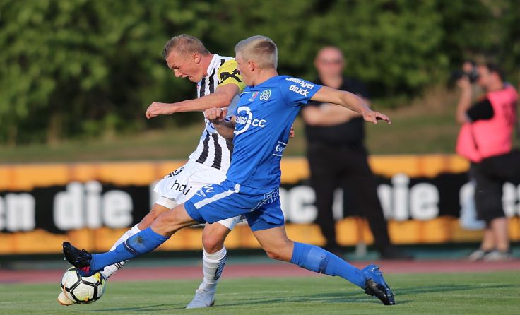 Der Bundesligist (weißer Dress) konnte sich mit 3:0 duchsetzen.