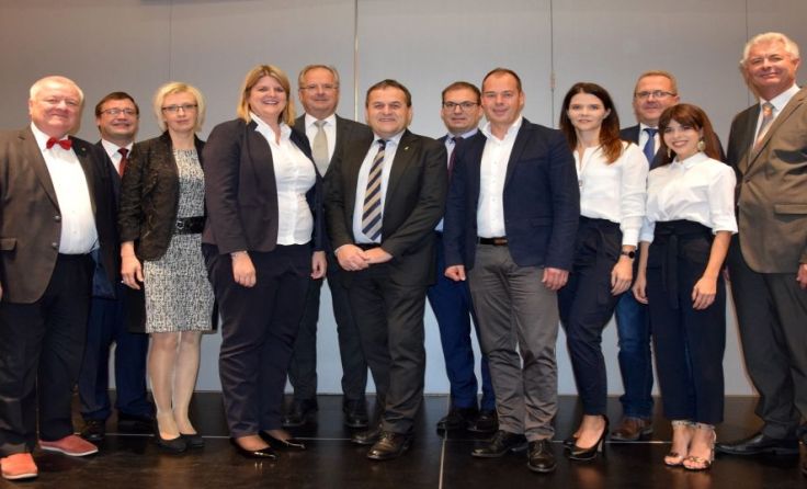 Gemeinde, Bezirks und Firmenvertreter beim Empfang Foto: Marktgemeinde