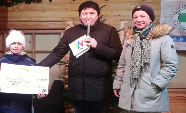 Ruth Stuchlik (l.) freut sich über einen Tag beim Reiterbund. Foto: WelsMarketing
