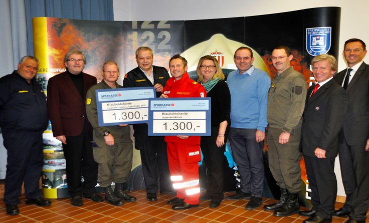 Gruppenbild Organisationsteam mit RK, FF und Unterstützer Foto: Mitterhuemer