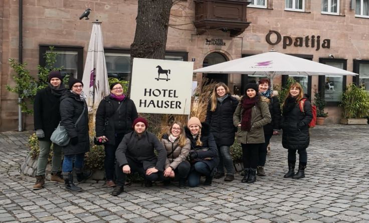 Die Welser Hauser-Belegschaft bei den Namens-Kollegen in Nürnberg. Foto: privat