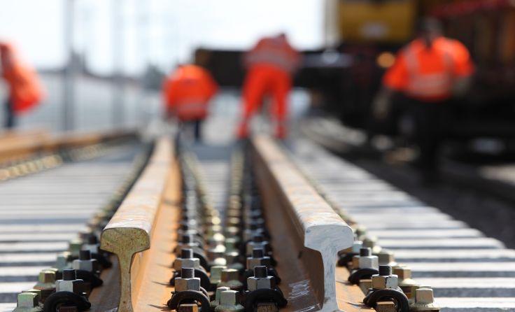 Es wird an den Gleisen zwischen Wels und Attnang Puchheim gearbeitet. Foto: ÖBB/Deopito