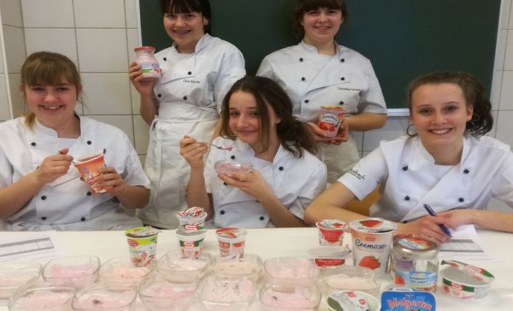 Die Schülerinnen hatten viel zu kosten. Foto: LWFS Mistelbach
