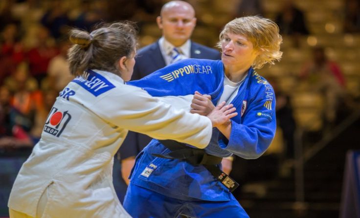 Sabrina Filzmoser (re.) hat viele Punkte für die Olympia-Qualifikation eingesammelt. Foto: Sellner