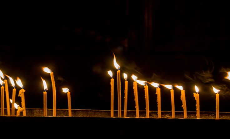 In Wels wird den Opfern der Anschläge in Christchurch gedacht. Symbolfoto: Wodicka