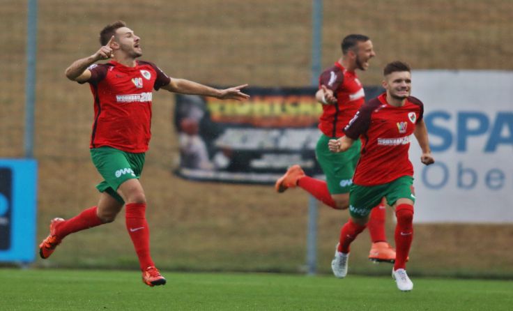 So jubelten die FC Wels Kicker über den 2:0 Sieg im Derby am 25. August 2018 Foto: Hörmandinger