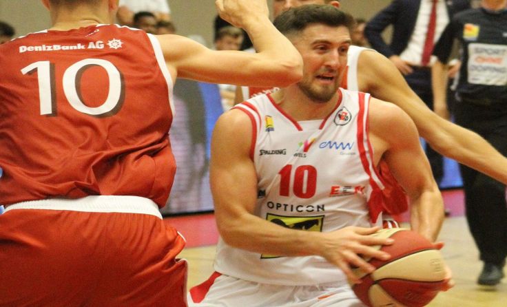Jaren Sina führte mit 23 Punkte die Flyers um Sieg. Foto: Erhardt
